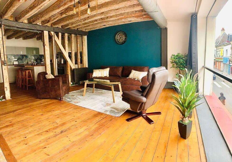 Grand Appartement Charme Ancien Et Confort Le Mans Luaran gambar
